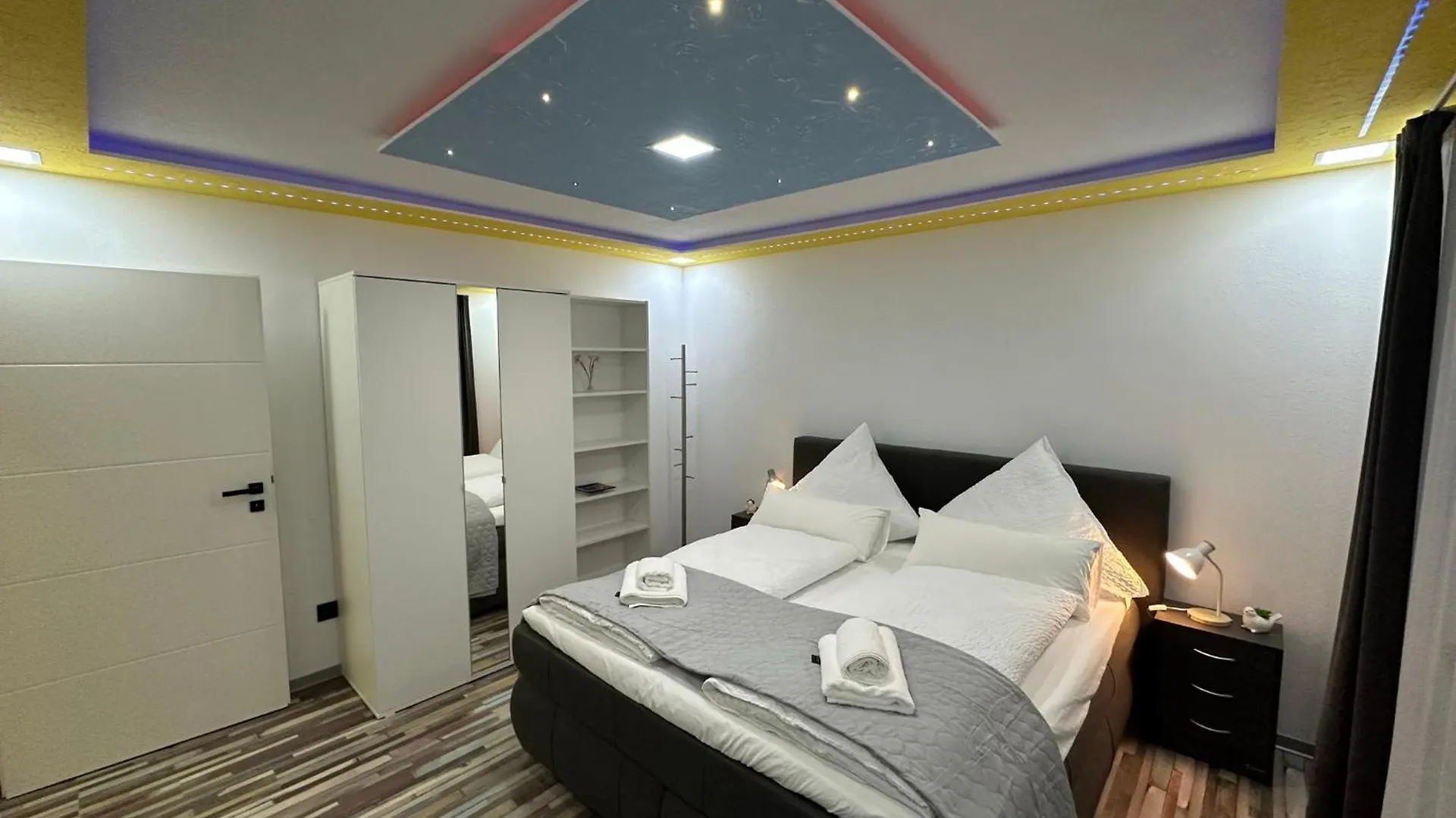 Modern Apartments Neuburg P - Top - 2 Zimmer, Komfort, Balkon, Wi-Fi, Smart Tv, Grosse Dusche, Kueche Neuburg an Der Donau 0*,  Deutschland