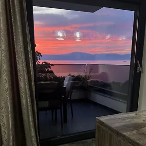 https://golden-sunset-3.primorje-gorskikotar.com